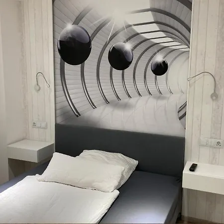 Messe-hotelzimmer-einzimmerappartement شقة